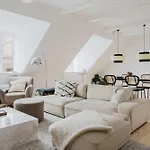 Luxury Penthouse Duplex With Water View *