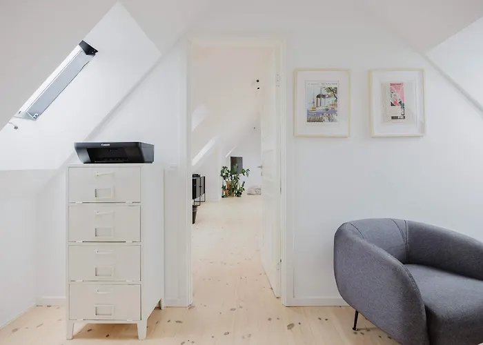 Luxury Penthouse Duplex With Water View *