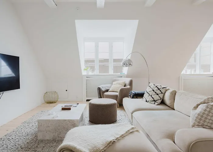 Luxury Penthouse Duplex With Water View *